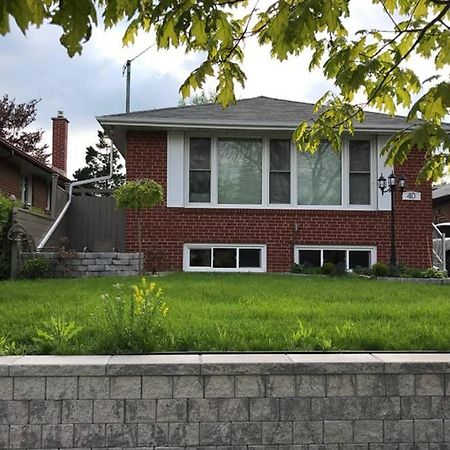 Private Bsmt With Sep. Entrance And Free Parking Toronto Exterior foto