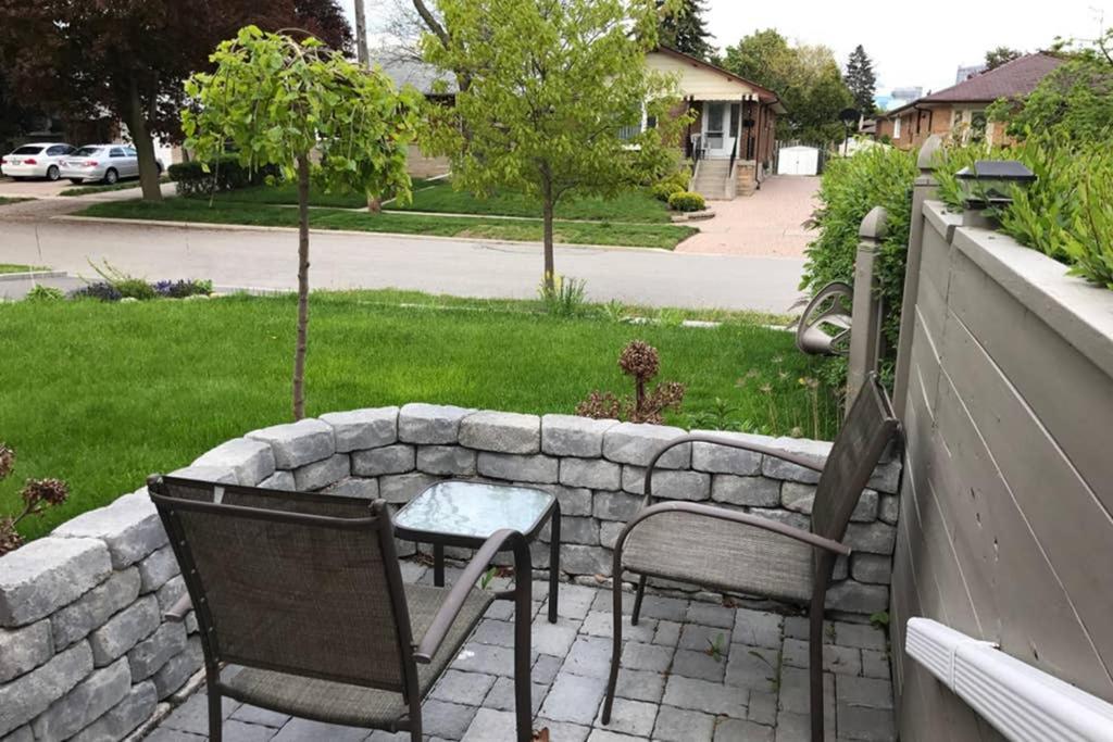 Private Bsmt With Sep. Entrance And Free Parking Toronto Exterior foto